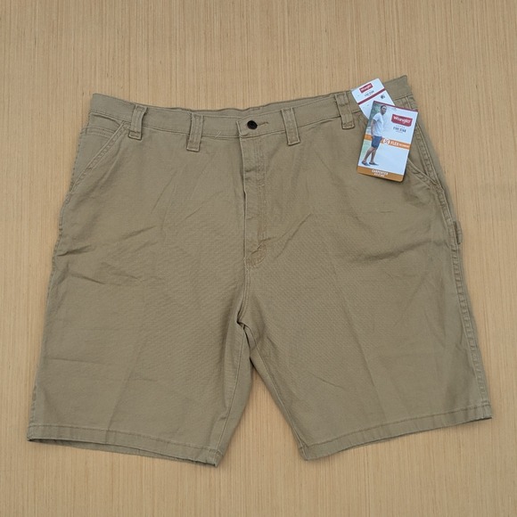 NWT Wrangler Carpenter Canvas Kahai‎ Beige Flex Comfort Shorts Men's 44 - Picture 1 of 4